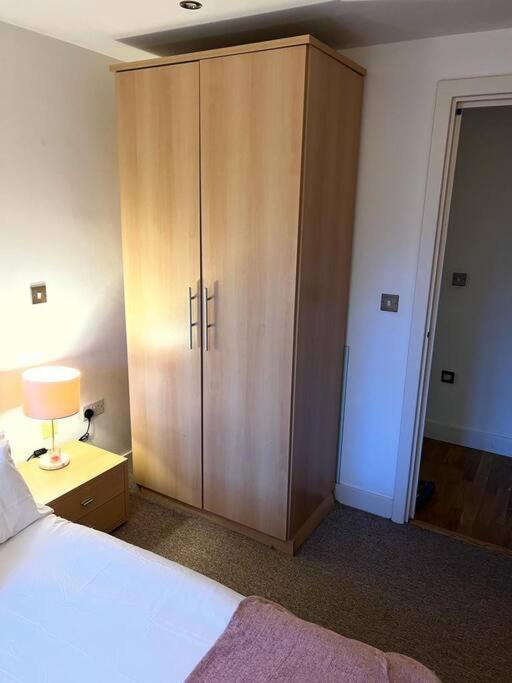 Leeds Clarence Dock 2 Bedroom Apt Exterior photo