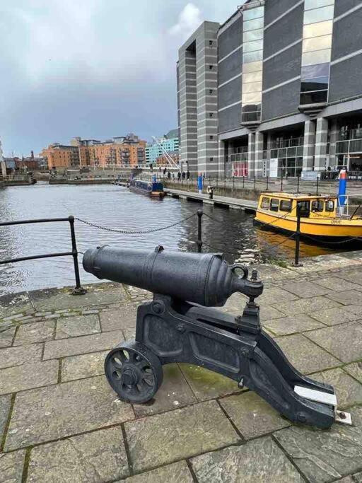 Leeds Clarence Dock 2 Bedroom Apt Exterior photo
