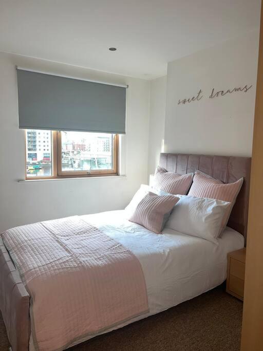 Leeds Clarence Dock 2 Bedroom Apt Exterior photo