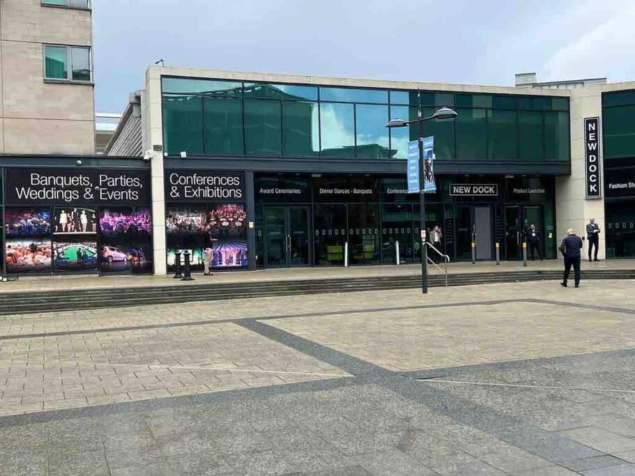 Leeds Clarence Dock 2 Bedroom Apt Exterior photo