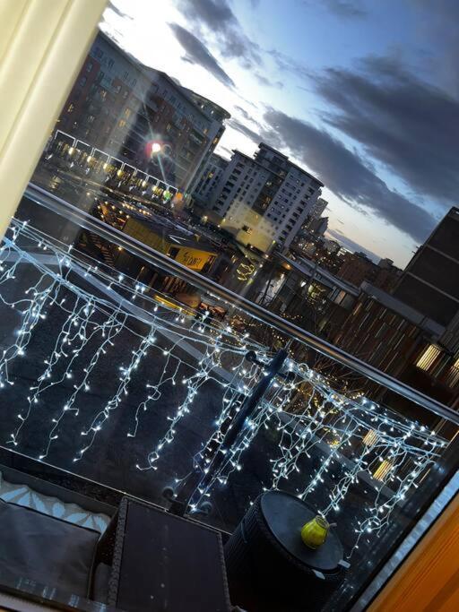 Leeds Clarence Dock 2 Bedroom Apt Exterior photo