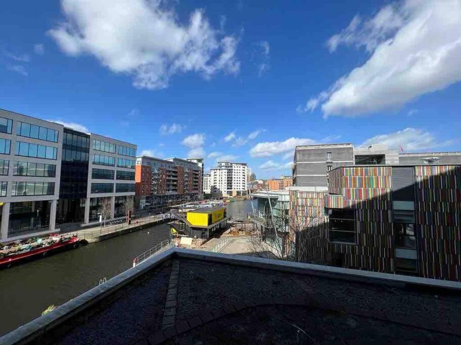 Leeds Clarence Dock 2 Bedroom Apt Exterior photo