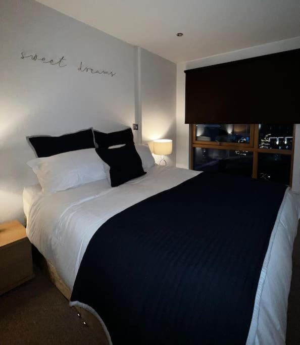 Leeds Clarence Dock 2 Bedroom Apt Exterior photo