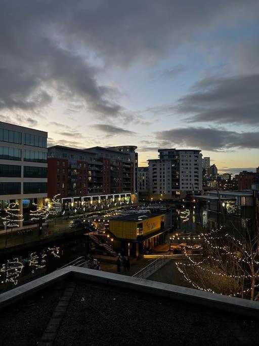 Leeds Clarence Dock 2 Bedroom Apt Exterior photo