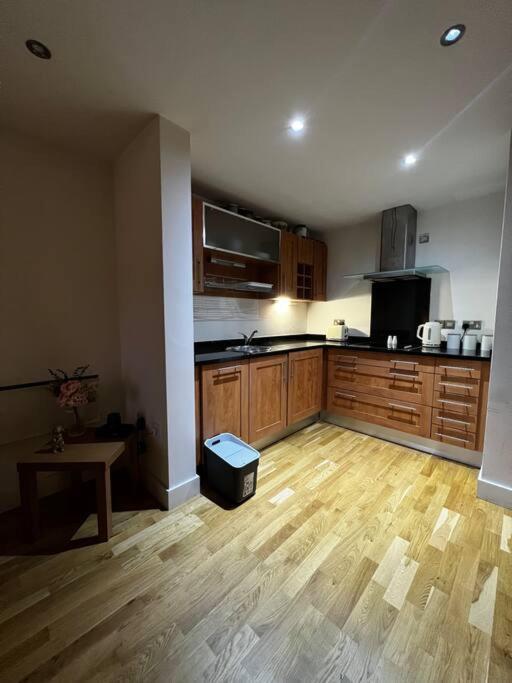 Leeds Clarence Dock 2 Bedroom Apt Exterior photo
